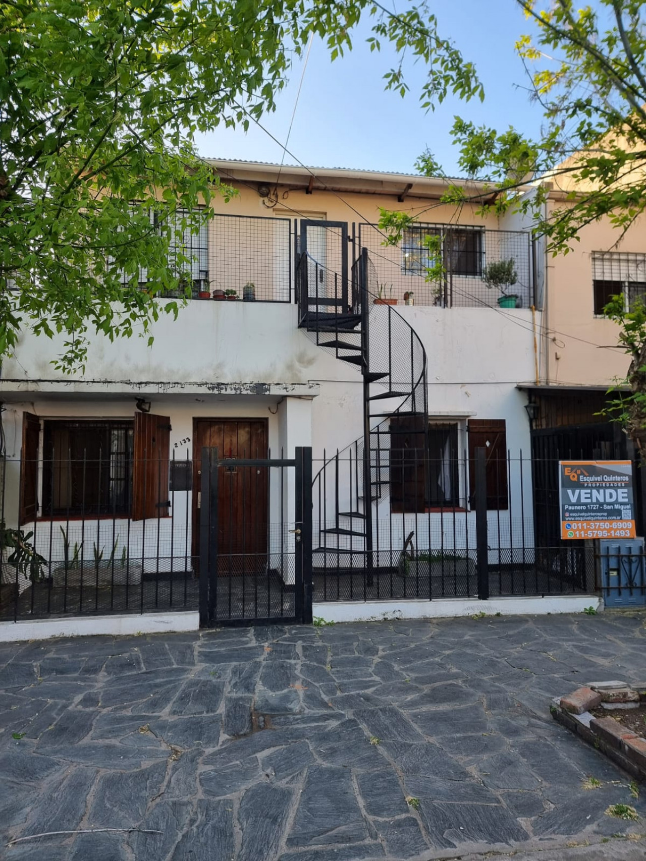 Venta de casa en planta baja y departamento en planta alta- Boulogne